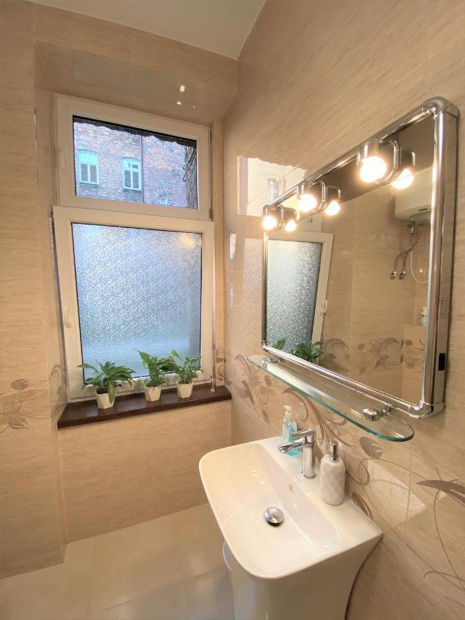 Apartament Czarne Zloto Katowice Esterno foto